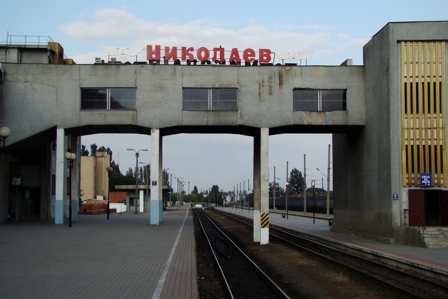 Укрзалізниця відновила рух поїздів між Миколаєвом та Херсоном