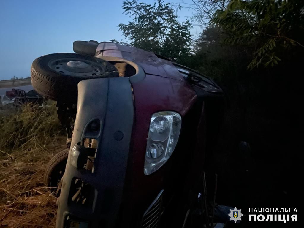 У Баштанському районі слідчі поліції розслідують обставини смертельної #ДТП – водія Mercedes затримали у порядку ст. 208 КПК